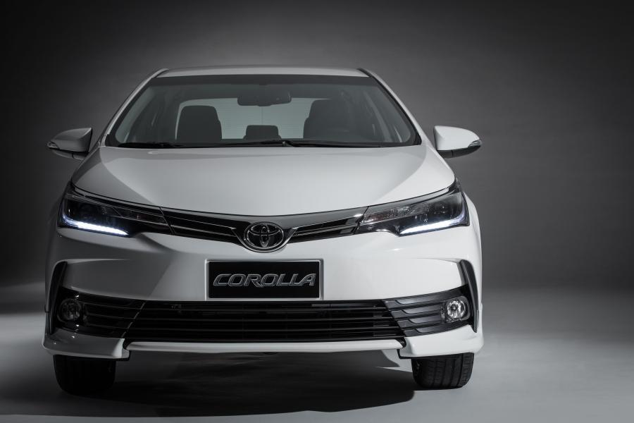  Toyota Corolla XRS 2017 года  (LA) (фото 13 из 22)